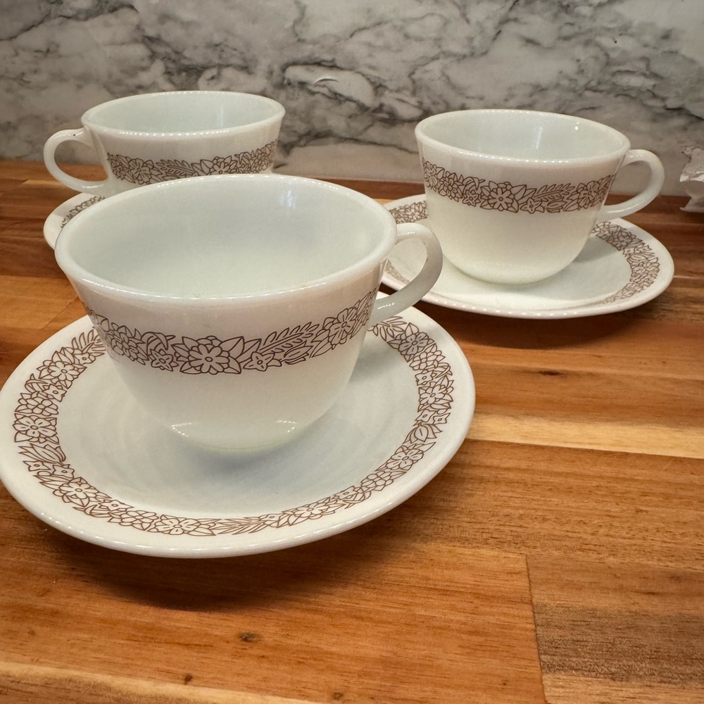 PYREX Corelle 6 piece set Saucer & teacups with brown floral pattern